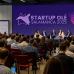 Evento Startup OLÉ 2025 en Salamanca con asistentes en una ponencia sobre innovación y emprendimiento tecnológico.